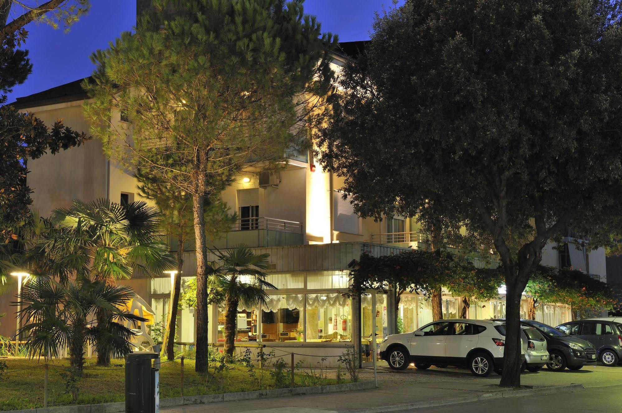 Hotel Mimosa Lignano Sabbiadoro Eksteriør bilde